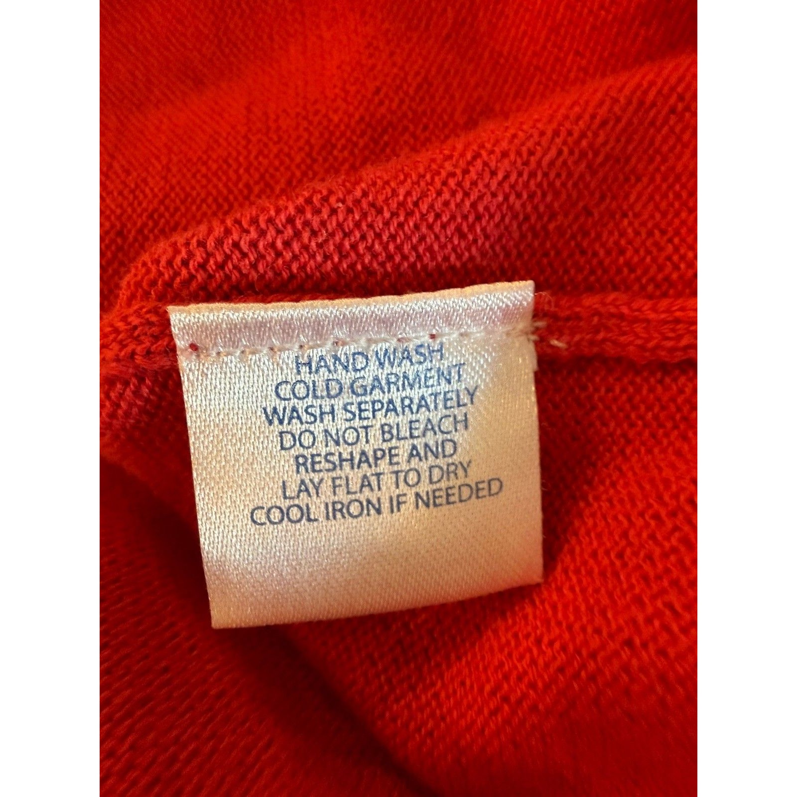 Southern Tide Skipjack Men’s M Red 100% Cotton V-Neck Sweater Pristine — image 6 of 6